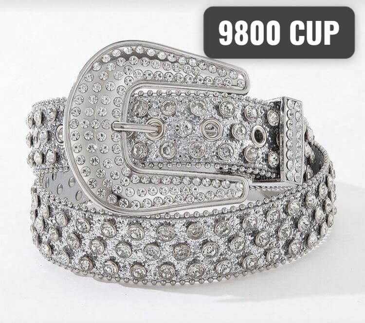 Cintos de perlas , manillas, relojes y cadenas. Piezas exclusivas imitación de diamante que combinan el estilo cubano con la elegancia.📿