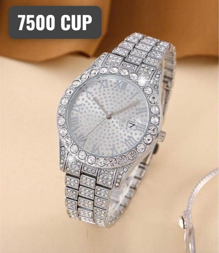 Relojes y cadenas. Piezas exclusivas imitación de diamante que combinan el estilo cubano con la elegancia.📿