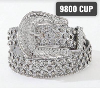 Cintos de perlas , manillas, relojes y cadenas. Piezas exclusivas imitación de diamante que combinan el estilo cubano con la elegancia.📿